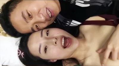新婚夫妻情到浓时直接在医院病床上操逼内射