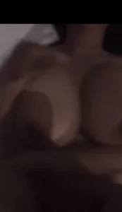 趁老板出差，和大奶尤物老板娘偷情，操爽了也不让拍