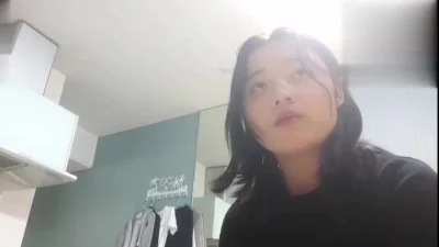 高颜值嫩妹羞涩被插，青涩呻吟最迷人